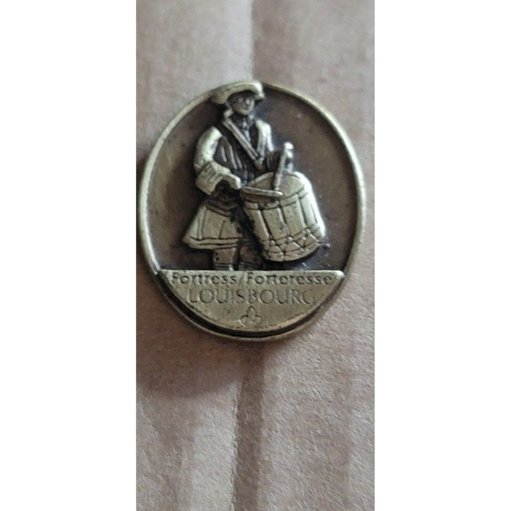 FORTRESS of LOUISBOURG Canada Drummer Souvenir Lapel Pin Brass Metal 200…